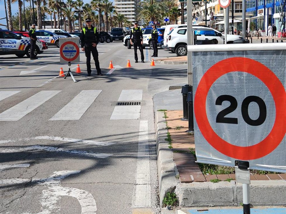 Control policial integral en el paseo marítimo de Fuengirola.
