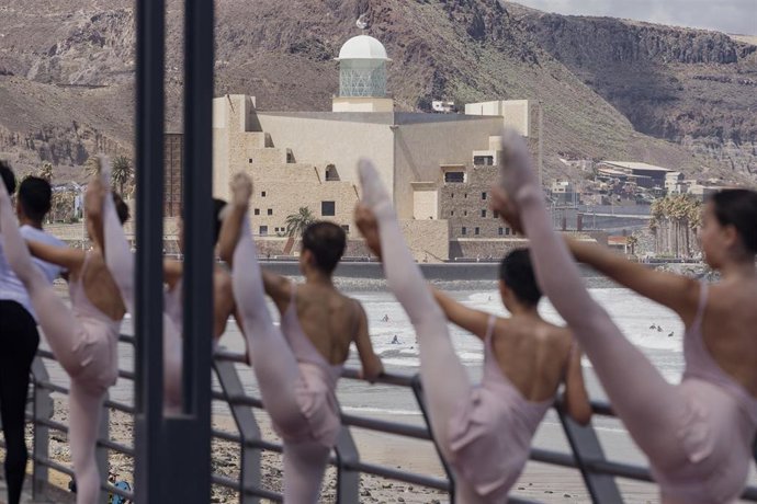 La 'Megabarra' de 2024 en la playa de Las Canteras, en Las Palmas de Gran Canaria