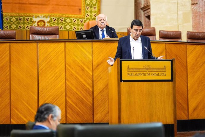 El diputado del PSOE-A Mario Jiménez interviene en el Pleno del Parlamento andaluz. (Foto de archivo).
