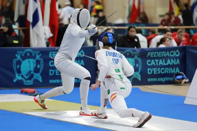 Archivo - Imagen de archivo de una competición de esgrima