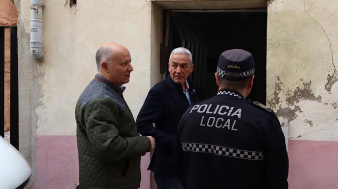 Burriana ejecuta el tapiado del inmueble en ruina de la calle San Pascual para impedir el acceso