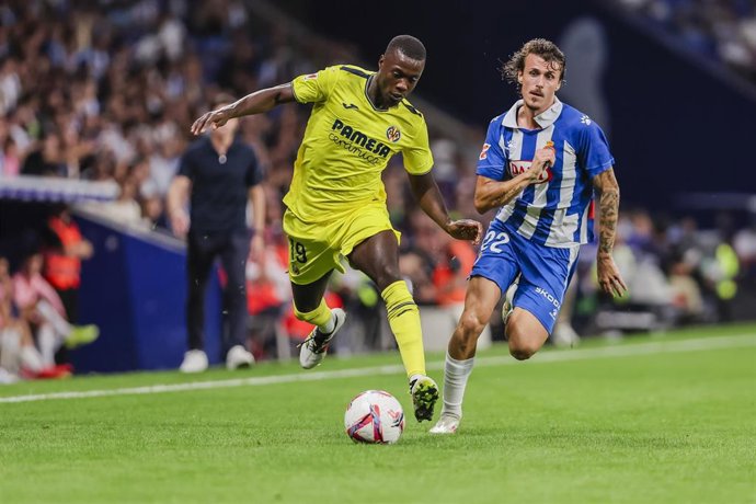 Archivo - Nicolas Pépé y Carlos Romero en el RCD Espanyol-Villarreal CF de la primera vuelta