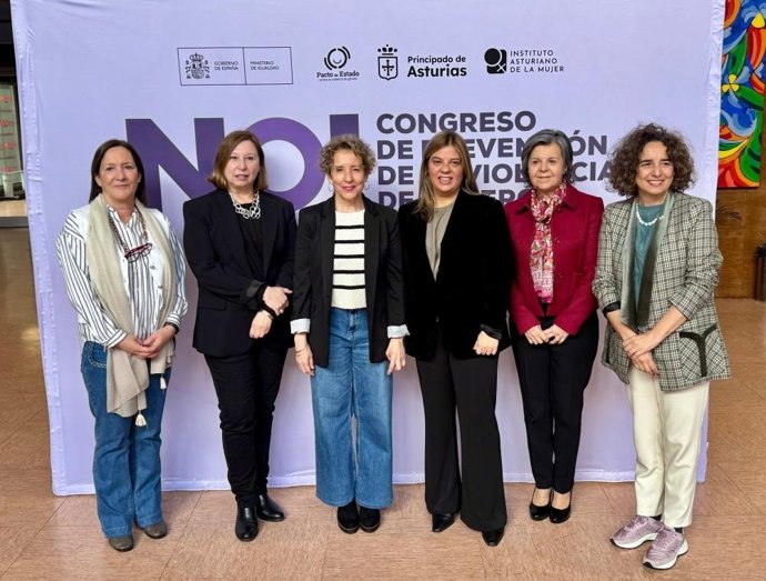 Ana Cachero, PSOE; Goretti Avello, Ayuntamiento de Gijón; Aina Calvo, secretaria de Estado de igualdad; Gimena Llamedo, vicepresidenta del Gobierno; María Jesús Álvarez, directora general de Igualdad; Ana Puerto, PSOE.