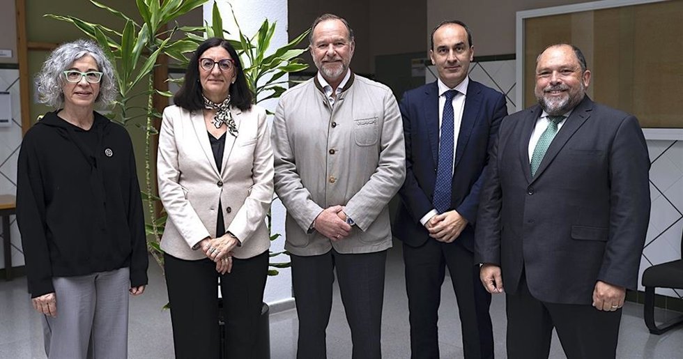 La Universidad de Huelva (UHU) y Caja Rural del Sur renuevan su convenio.
