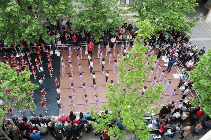 La plaza del Pilar de Zaragoza acoge este martes 29 el Día Internacional de la Danza.