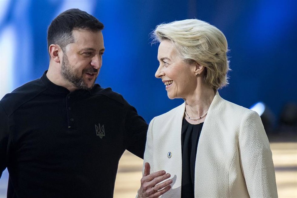 Archivo - Volodimir Zelenski y Ursula von der Leyen