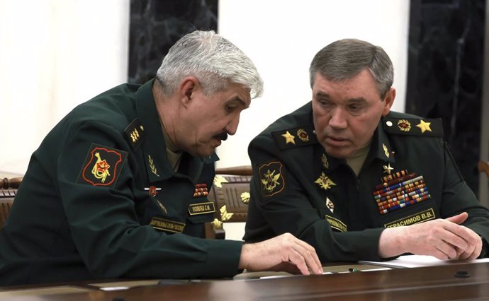 Archivo - May 15, 2024, Moscow, Moscow Oblast, Russia: Russian Armed Forces Chief of the General Staff Valery Gerasimov, right, speaks with Moscow Military District Commander, Colonel General Sergey Kuzovlyov, before the start of a meeting chaired by Russ