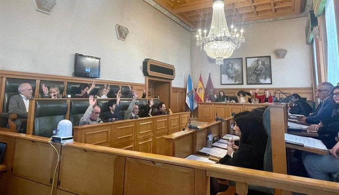 Archivo - Pleno del Ayuntamiento de Santiago. 