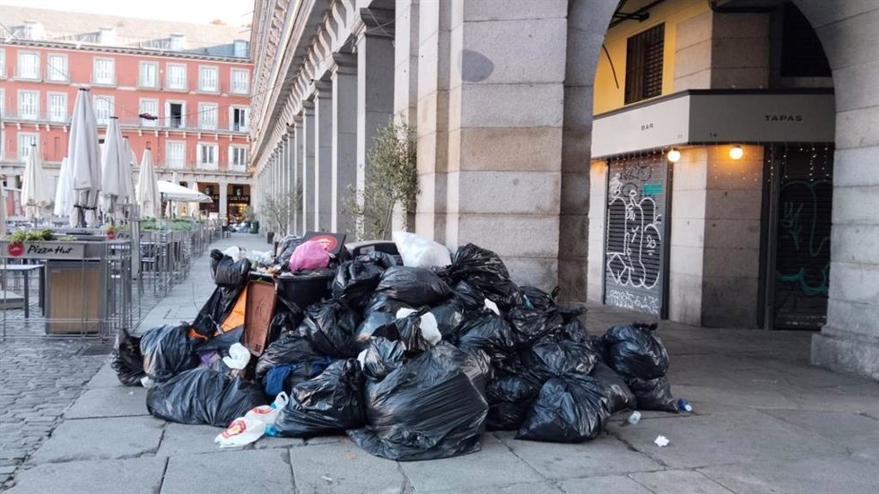 Archivo - Basuras sin recoger en Madrid