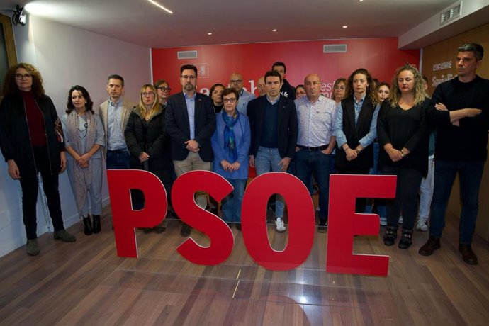 La Ejecutiva del PSOE de Cantabria durante el acto de condena