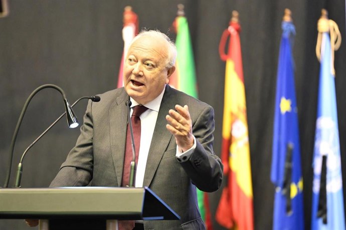 El secretario general adjunto para la Alianza de Civilizaciones (UNAOC), Miguel Ángel Moratinos, interviene durante el evento ‘Un grito por la paz, el fin de las guerras y el respeto a la legalidad internacional’, a 26 de abril de 2025, en Gernika, Vizcay