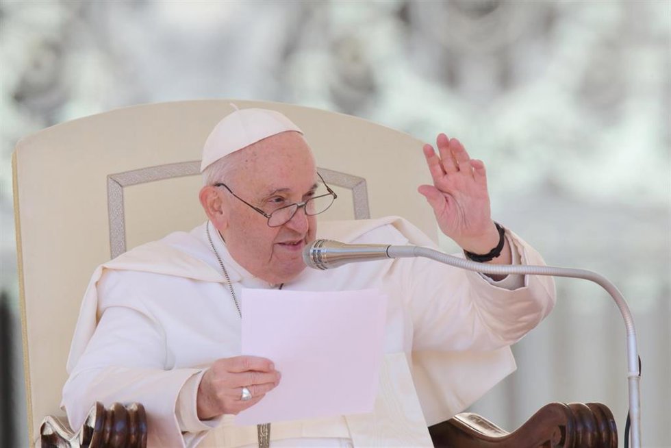 Archivo - 26 April 2023, Vatican, Vatican City: Pope Francis attends Wednesday general audience at St. Peter's square in The Vatican. Photo: Evandro Inetti/ZUMA Press Wire/dpa