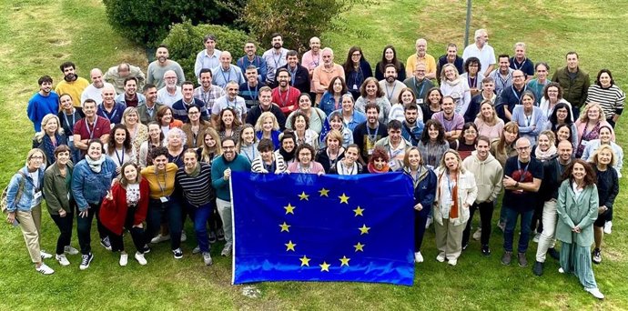 Foto de famlia del programa educativo Escuelas Embajadoras del Parlamento Europeo (EPAS)