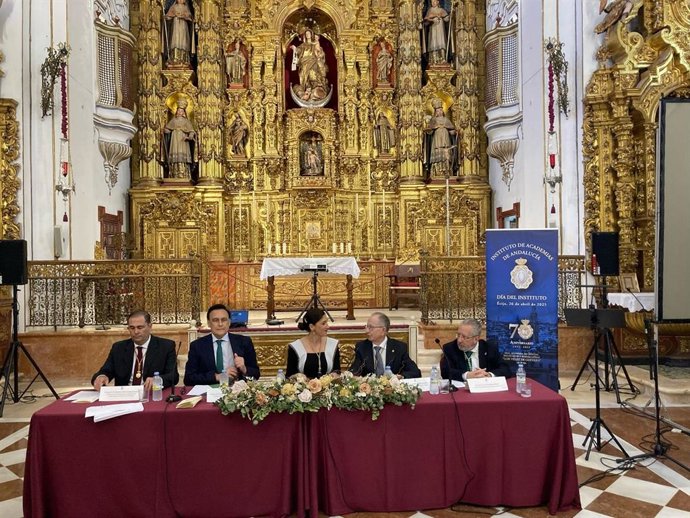 El consejero de Universidad, Investigación e Innovación, José Carlos Gómez Villamandos, en la clausura del Día del Instituto de Academias de Andalucía en Écija (Sevilla).