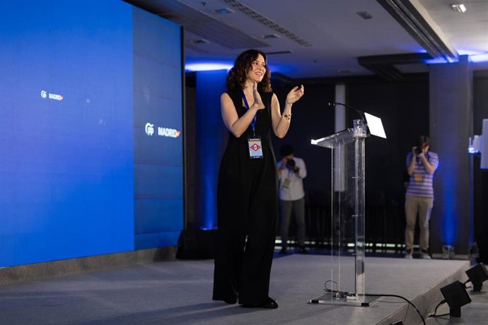 La presidenta de la Comunidad de Madrid y presidenta del PP de Madrid, Isabel Díaz Ayuso, durante las ‘I Jornadas Entre Distritos’ del PP de Madrid, en el Hotel NH Collection Madrid Eurobuilding  