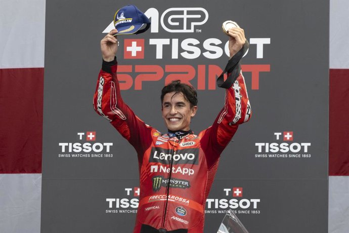 MARQUEZ Marc (spa), Ducati Lenovo Team, Ducati Desmosedici GP25, pódio, retrato, comemorando sua vitória na Sprint Race durante o 2025 MotoGP Red Bull Grand Prix of The Americas no Circuit Of The Americas de 28 a 30 de março de 2025 em Austin, Estados Uni