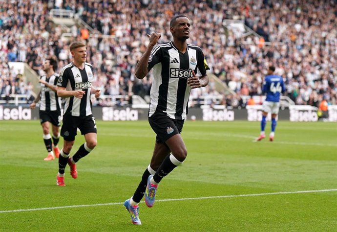 26 April 2025, United Kingdom, Newcastle: Newcastle United's Alexander Isak celebrates scoring his side's first goal during the English Premier League soccer match between Newcastle United and Ipswich Town at St James' Park. Photo: Owen Humphreys/PA Wire/