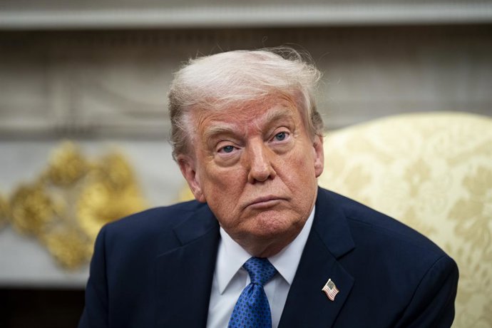 24 de abril de 2025, Washington, Distrito de Columbia, EUA: O presidente dos Estados Unidos, Donald J. Trump, durante uma reunião com o primeiro-ministro Jonas Gahr Store do Reino da Noruega, no Salão Oval da Casa Branca em Washington, DC, EUA, na quinta-