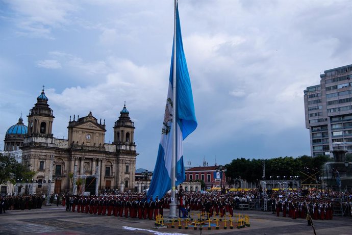 Archivo - Arquivo - 14 de setembro de 2023, Cidade da Guatemala, Cidade da Guatemala, Guatemala: Hasteamento da bandeira nacional que ocorreu na Praça Central, em comemoração aos 202 anos de independência da Guatemala.