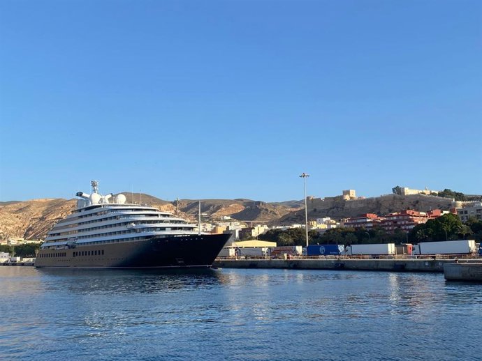 Crucero 'Scenic Eclipse' en el Puerto de Almería.