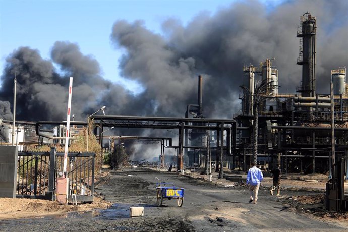 Archivo - Ataques contra una refinería de Sudán
