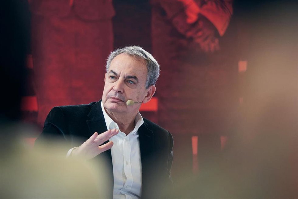 Archivo - El expresidente del Gobierno, José Luis Rodríguez Zapatero, durante un coloquio bajo el título, 'Futuro en clave feminista', en el 13 Congreso Regional del PSN, a 21 de marzo de 2025, en Pamplona.