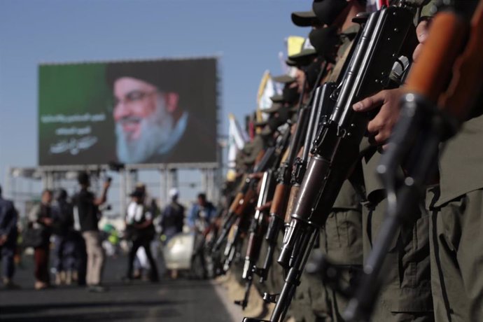 Archivo - Imagen de archivo de un desfile de la insurgencia hutí de Yemen 