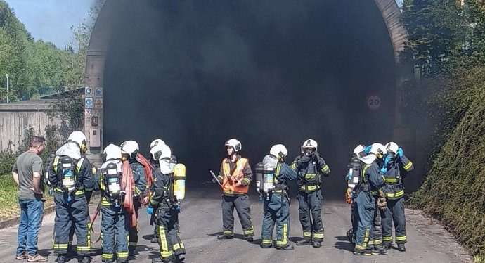 Bomberos en la primera edición del plan de formación para reforzar la seguridad en túneles y galerías.