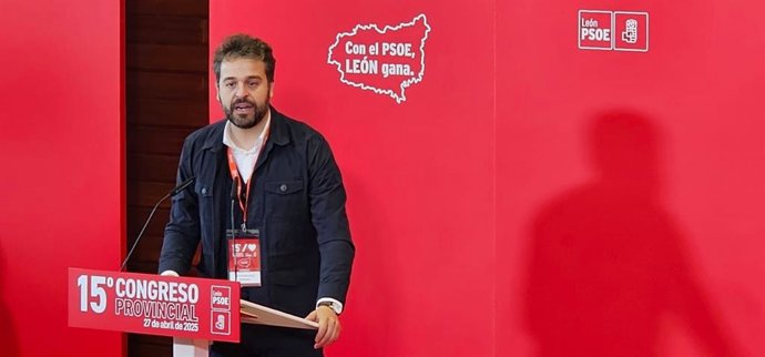 El secretario adjunto de Organización del PSOE y diputado nacional por Jaén, Juan Francisco Serrano, durante el XV Congreso Provincial del PSOE en León.