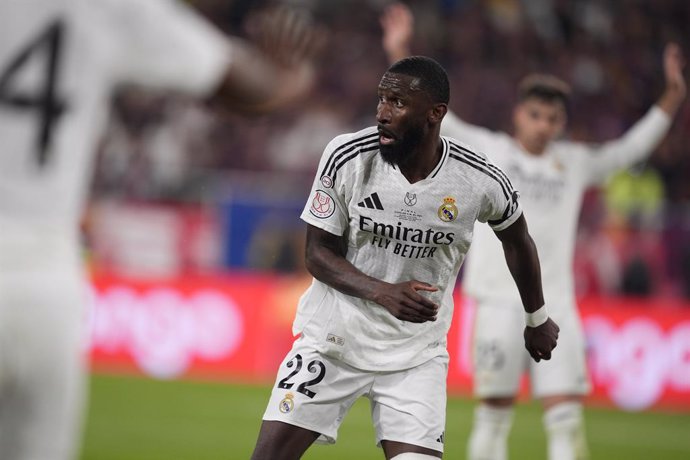 Antonio Rudiger, do Real Madrid, em ação durante a final da Copa do Rei da Espanha, partida de futebol disputada entre FC Barcelona e Real Madrid no Estádio La Cartuja, em 26 de abril de 2025, em Sevilha, Espanha.