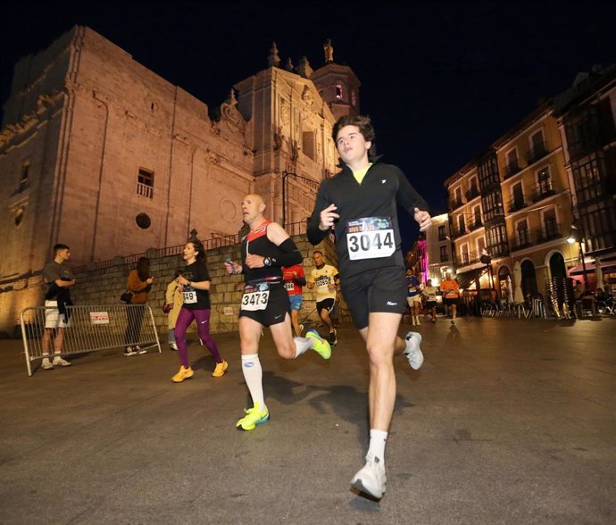 Participante en la carrera popular 'Ríos de luz' en Valladolid.