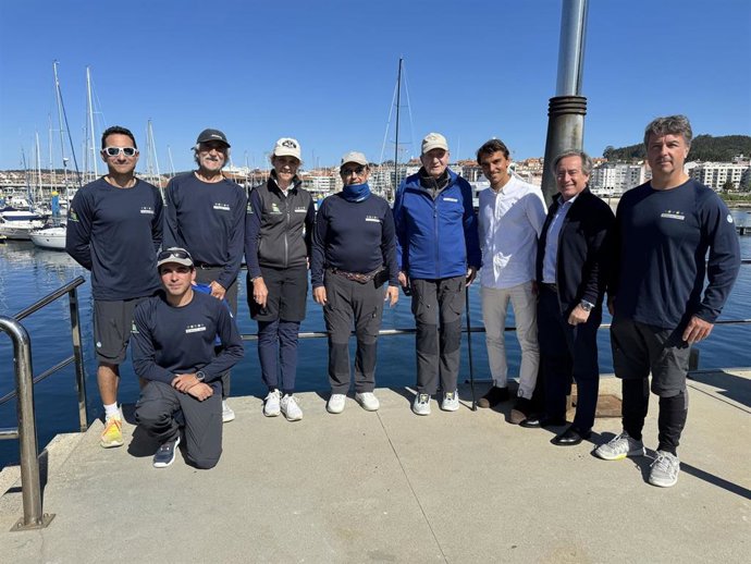 Alberto Viejo, Ricardo Lorenzo, Jane Abascal, la infanta Elena, Pedro Campos, el Rey Juan Carlos, Jordi Xammar, Sito Pons y Roi Álvarez en el Real Club Náutico de Sanxenxo