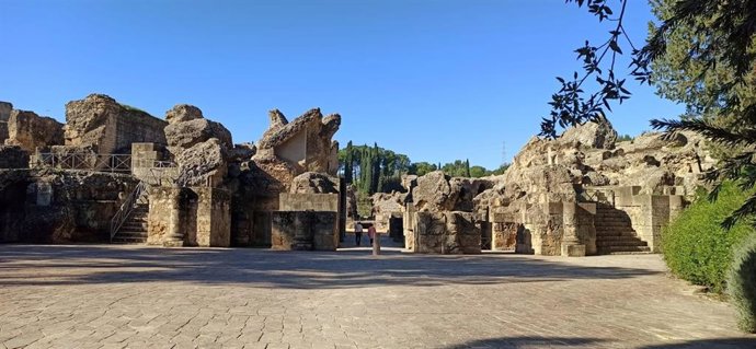 Archivo - (Foto de ARCHIVO) Acceso principal al anfiteatro de Itálica    EUROPA PRESS 29/12/2023