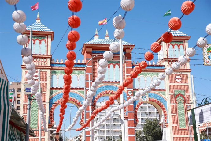 Archivo - Imagen de archivo de la Portada de la Feria de Abril de 2024.
