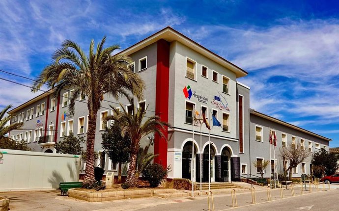 Imagen de la fachada renovada del CIFP Hespérides de Cartagena.
