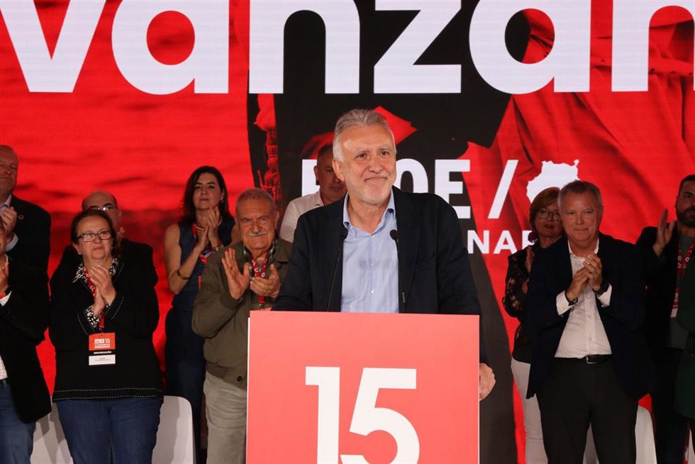 Archivo - El ministro de Política Territorial y Memoria Democrática, Ángel Víctor Torres, durante un congreso del PSOE de Gran Canaria, a 23 de marzo de 2025, en Gran Canaria, Canarias (España). Torres ha anunciado durante su intervención que padece cán