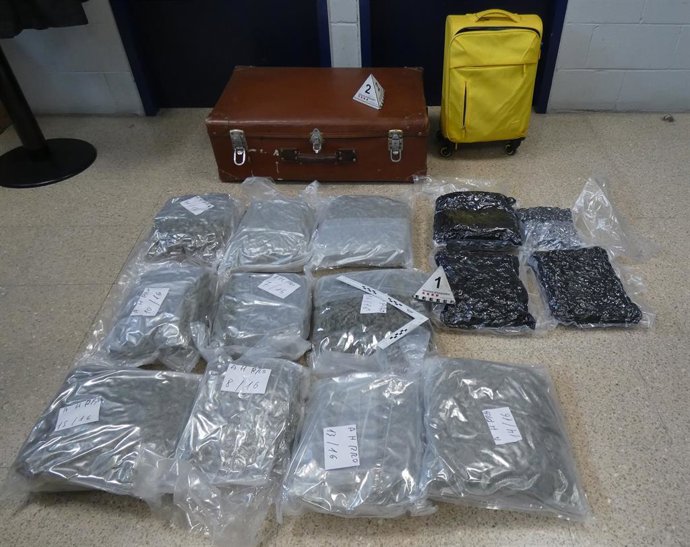 Os Mossos prendem um homem em Llers (Girona) por transportar 28 quilos de maconha.