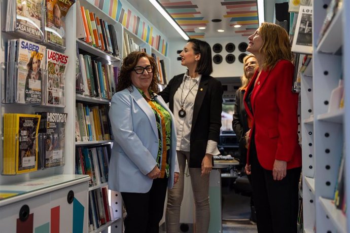 La Diputación de Castellón lleva a la Feria del Libro una sección de sus novedades editoriales a través del Bibliobús  
