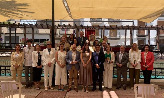 Foto familiar de la Medalla de Oro y los Premios Arum de Valdepeñas.