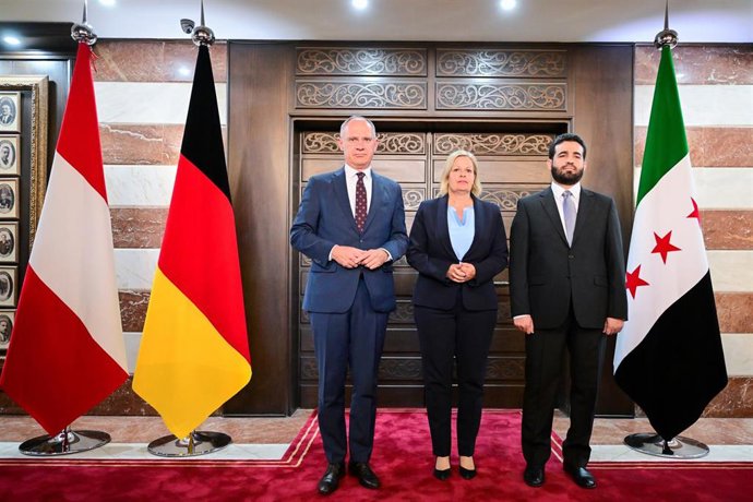 27 April 2025, Syria, Damascus: Acting German Minister of the Interior and Home Affairs Nancy Faeser (C) and Austrian Minister of the Interior Gerhard Karner (L) meet with Syrian Interior Minister Anas Chattab at the Syrian Ministry of the Interior. Photo