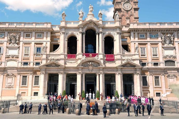 Llegada del féretro del Papa a la Basílica de Santa María la Mayor, a 26 de abril de 2025, en Roma (Italia).