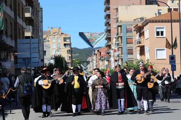 Rondalla durante el desfile por las calles de Fraga.