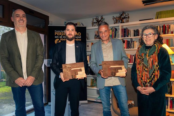 Acto de entrega de los entrega de los galardones de la tercera edición del Premio Nacional de Periodismo en el Mundo Rural Ainhoa Camino, celebrado en la biblioteca de Villanúa.