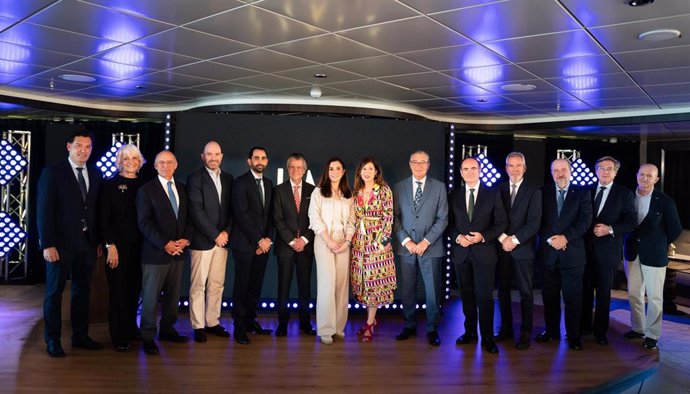 El presidente de Alma Cruceros,  Elisardo Sánchez , entre otros representantes de autoridades portuarias andaluzas, Diputación de Málaga o Fundación Unicaja.