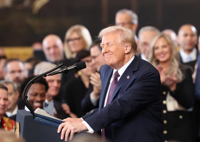 Archivo - 20 de janeiro de 2025, Washington, Dc, EUA: O presidente dos EUA, Donald Trump, reage após ser empossado no dia de sua posse presidencial na Rotunda do Capitólio dos EUA, em Washington, EUA, em 20 de janeiro de 2025. REUTERS/Kevin Lamarque/Pool