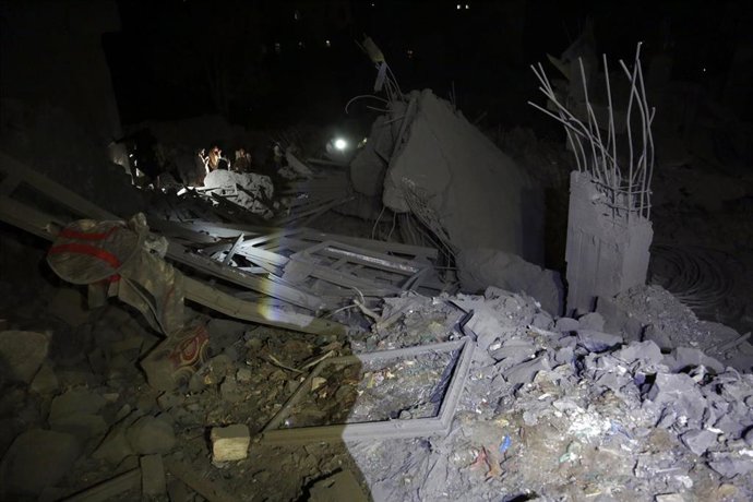Archivo - Daños materiales por un bombardeo de Estados Unidos contra la capital de Yemen, Saná (archivo)