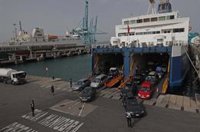 El fuerte temporal de viento y oleaje en el Estrecho obliga a cancelar varios ferris desde Tarifa (Cádiz) a Tánger