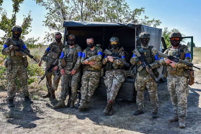 Archivo - Arquivo - Militares ucranianos durante manobras no oblast de Zaporiyia (arquivo)