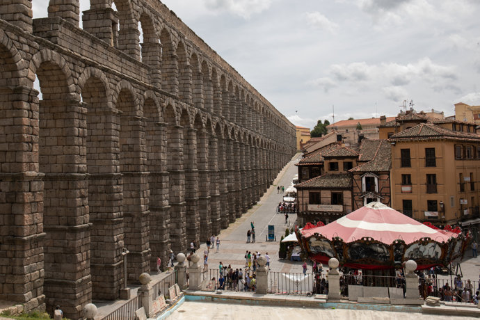 Vista de la ciudad de Segovia y el acueducto.