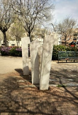 La escultura, tras retirar las pintadas vandálicas.